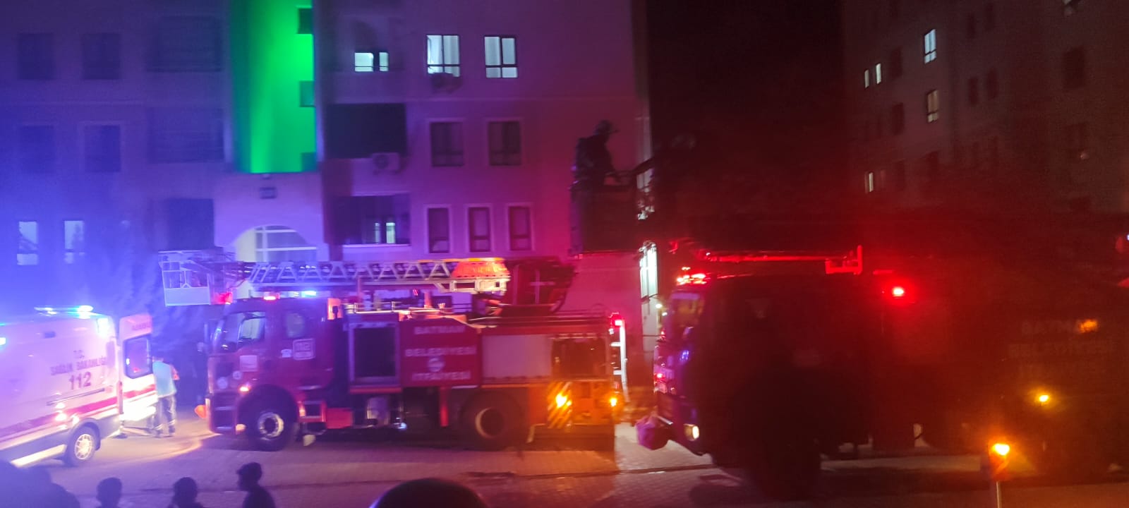 B A T M A N’ D A A P A R T M A N D A I R E S I N D E Y A N G I N 1 966889 287180