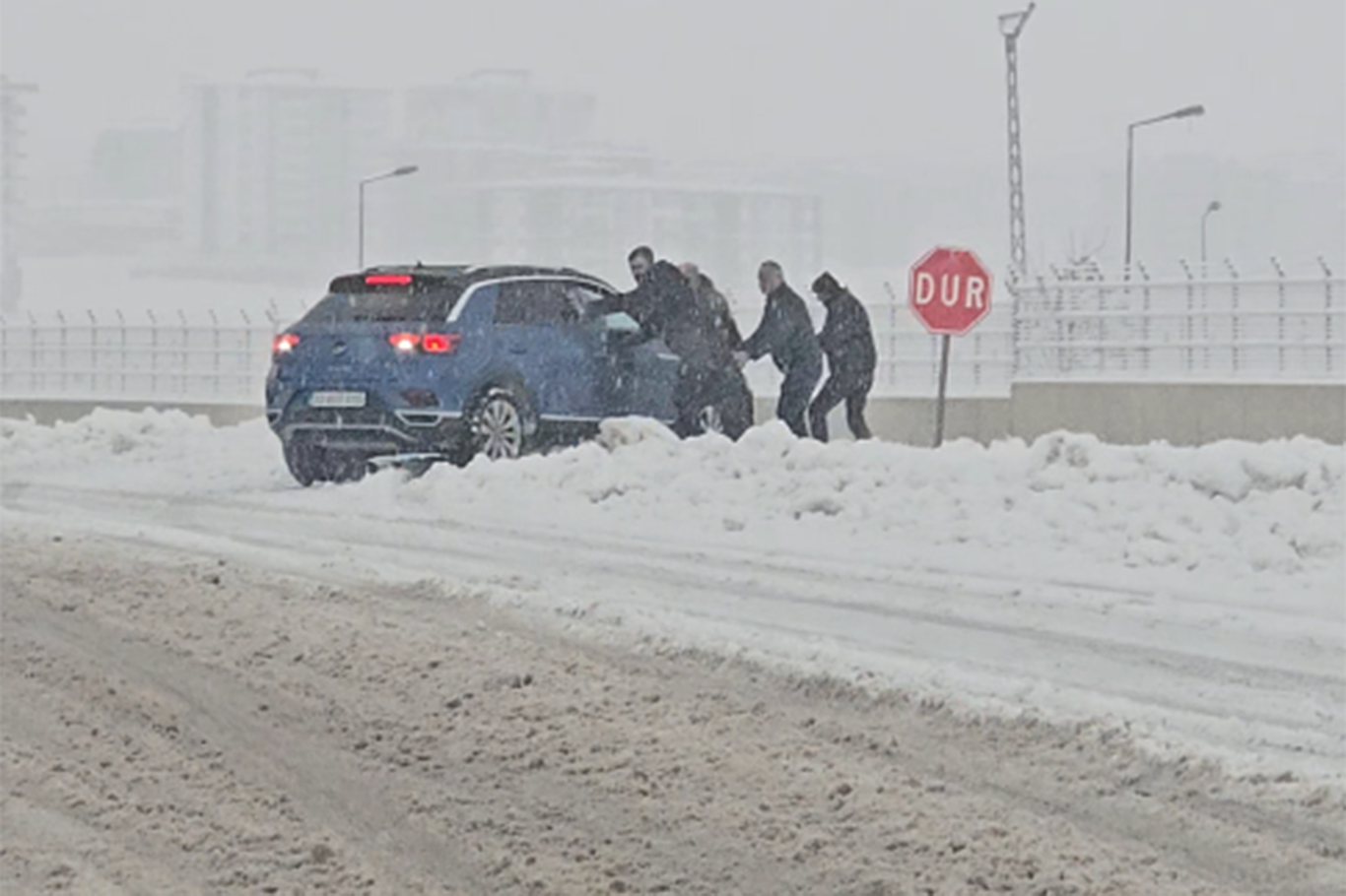 Batman Besiri Yolunda Araclar Mahsur Kaldi (2)