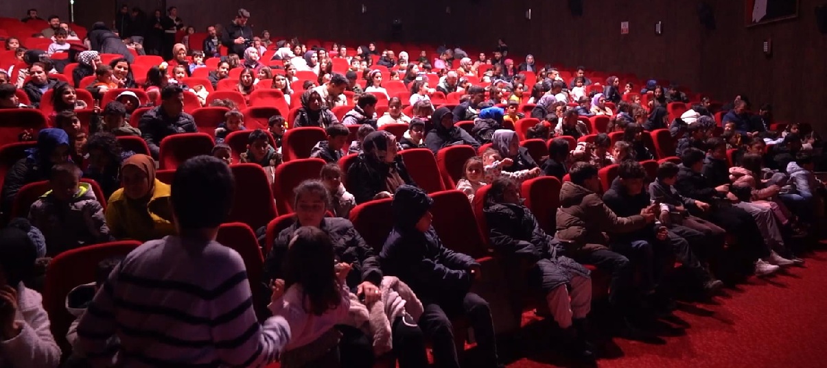 Cocuk Tiyatrosu Cebimdeki Oyunlar Batmanda Miniklerle Bulustu 1