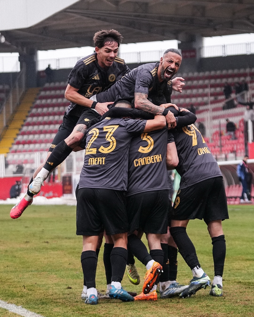 Petrolspor Adana 01-1