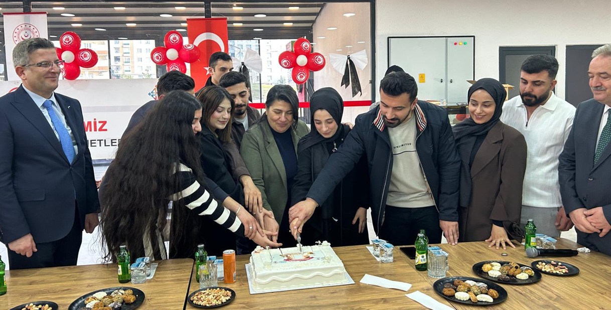 Dr Ayten Canalp Evlenecek Ciftlerle Bir Araya Geldi 1