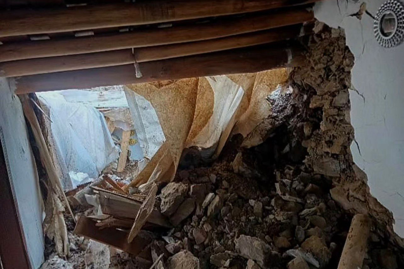 Toprak Evin Uzerine Akti, Facia Kil Payi Atlatildi (2)