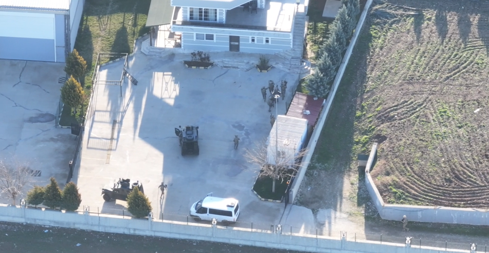 Aranan 4 Şüpheli Silahlarla Yakalandı (1)