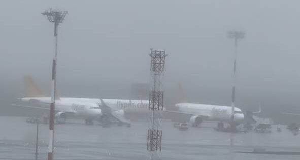 İstanbul'da Şiddetli Yağış Krizi 42 Uçak Sabiha Gökçen'e İnemedi2