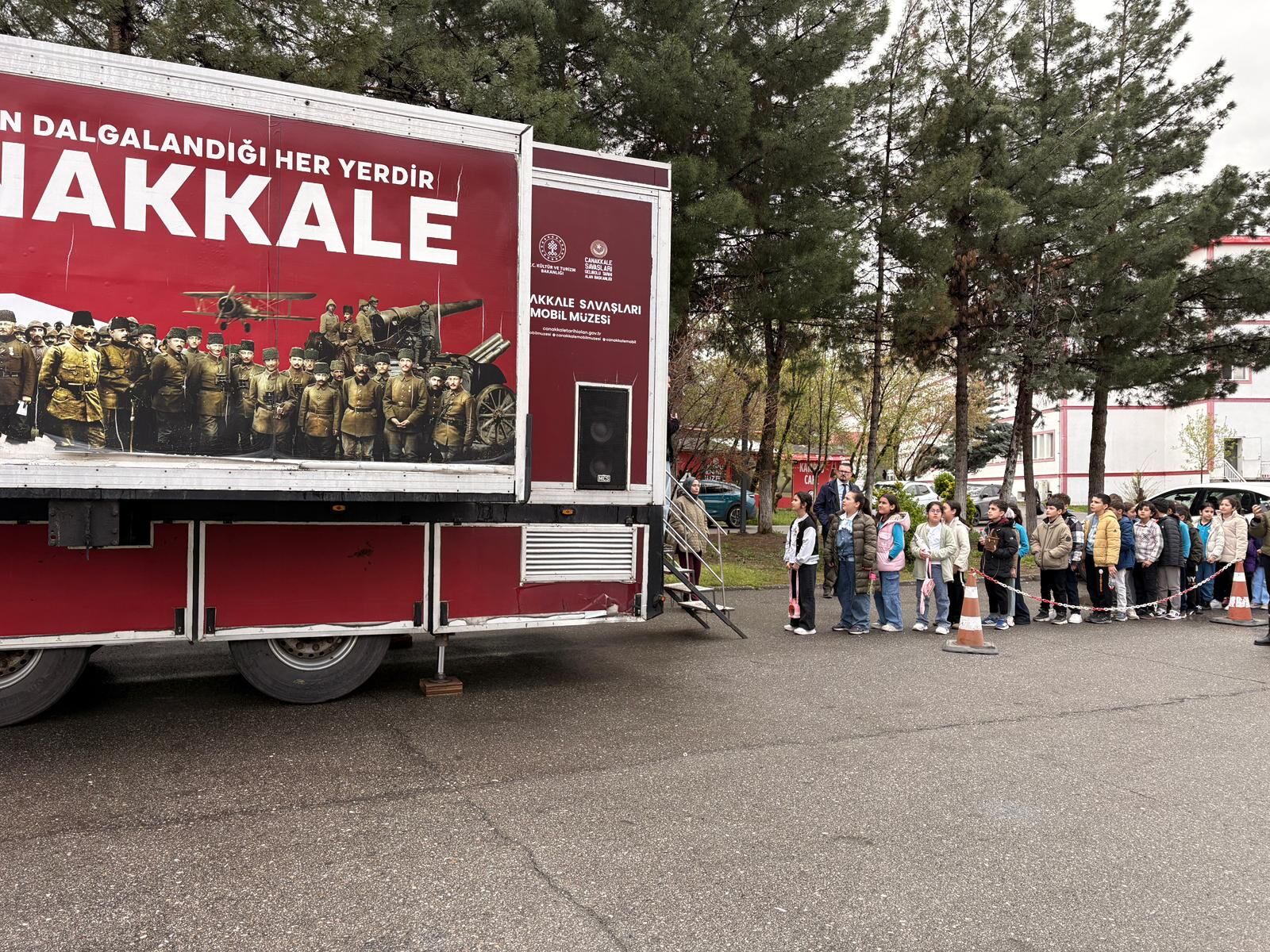 1915 Ruhu Batman’da Canlandı Çanakkale Mobil Müzesi Yoğun İlgi Gördü (1)