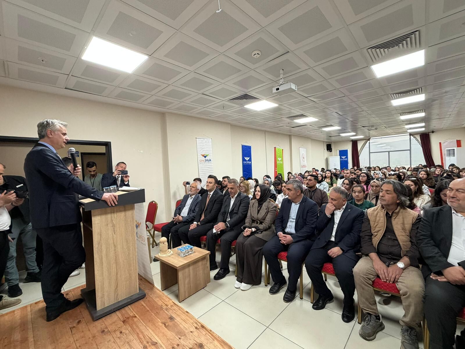 Ak Parti Heyeti 200 Gençle Kampta Bir Araya Geldi (2)