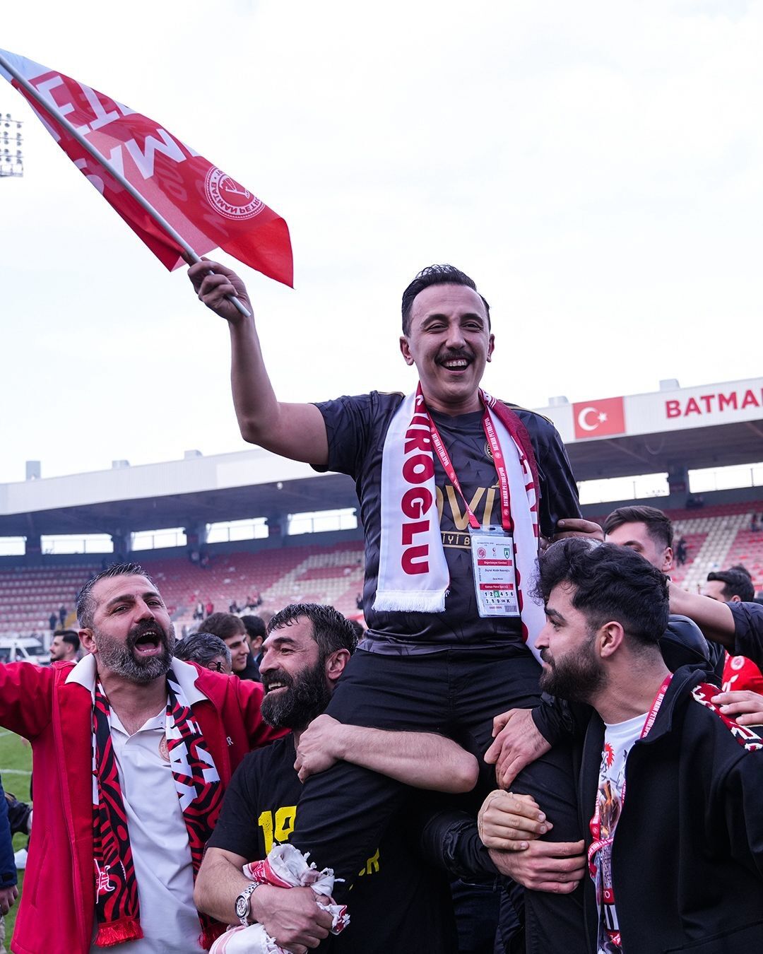 Batman Petrolspor Şampiyonluk Kupasına Çok Yakın. Batman'da Şampiyonluk Kutlamaları Başladı