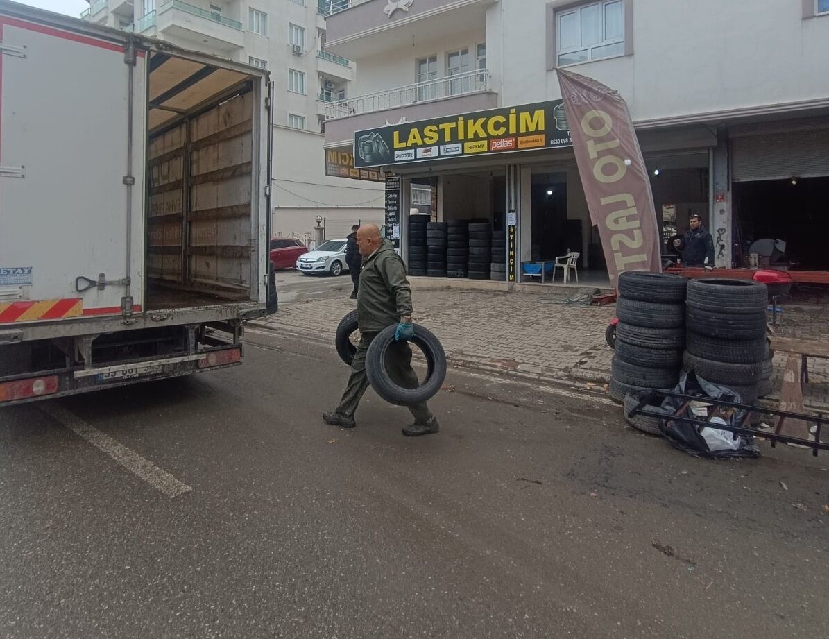 Batman’da 28 Tır Atık Lastik Toplandı (1)