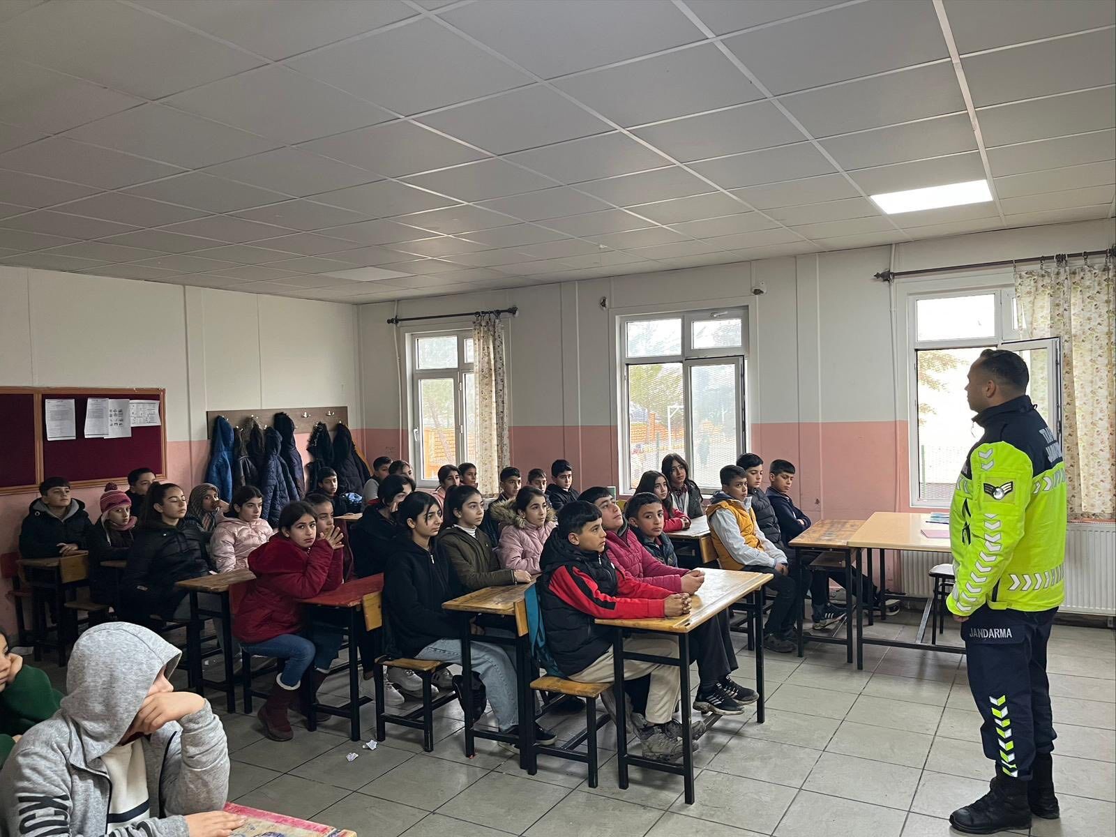 Beşiri’de Trafik Seferberliği Öğrenciler Hem Öğrendi Hem Eğlendi! (2)