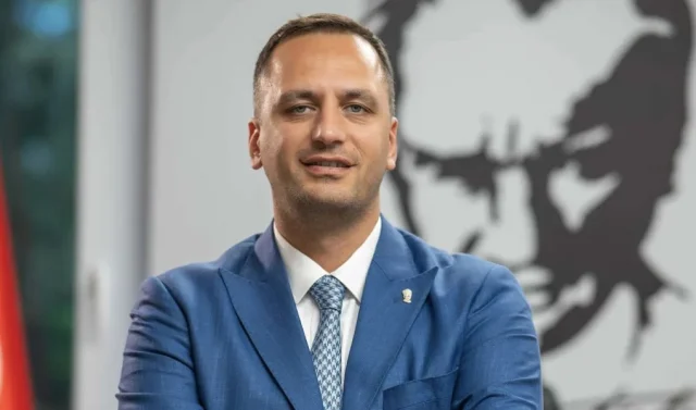 Bornova Belediye Baskani Omer 19731481 2518 1 M