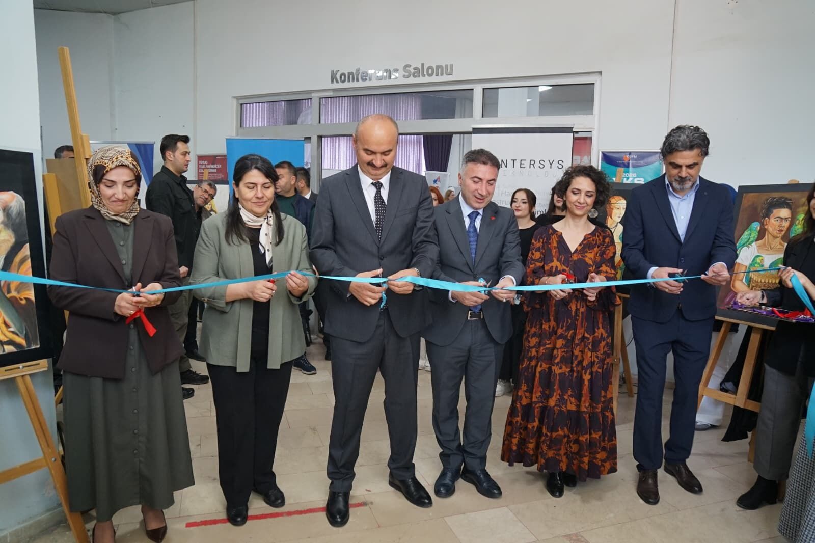 Geçmişle Gelecek Tuvalde Buluştu “Tarihler Arası Sentez” Sergisi Yoğun İlgi Gördü (2)