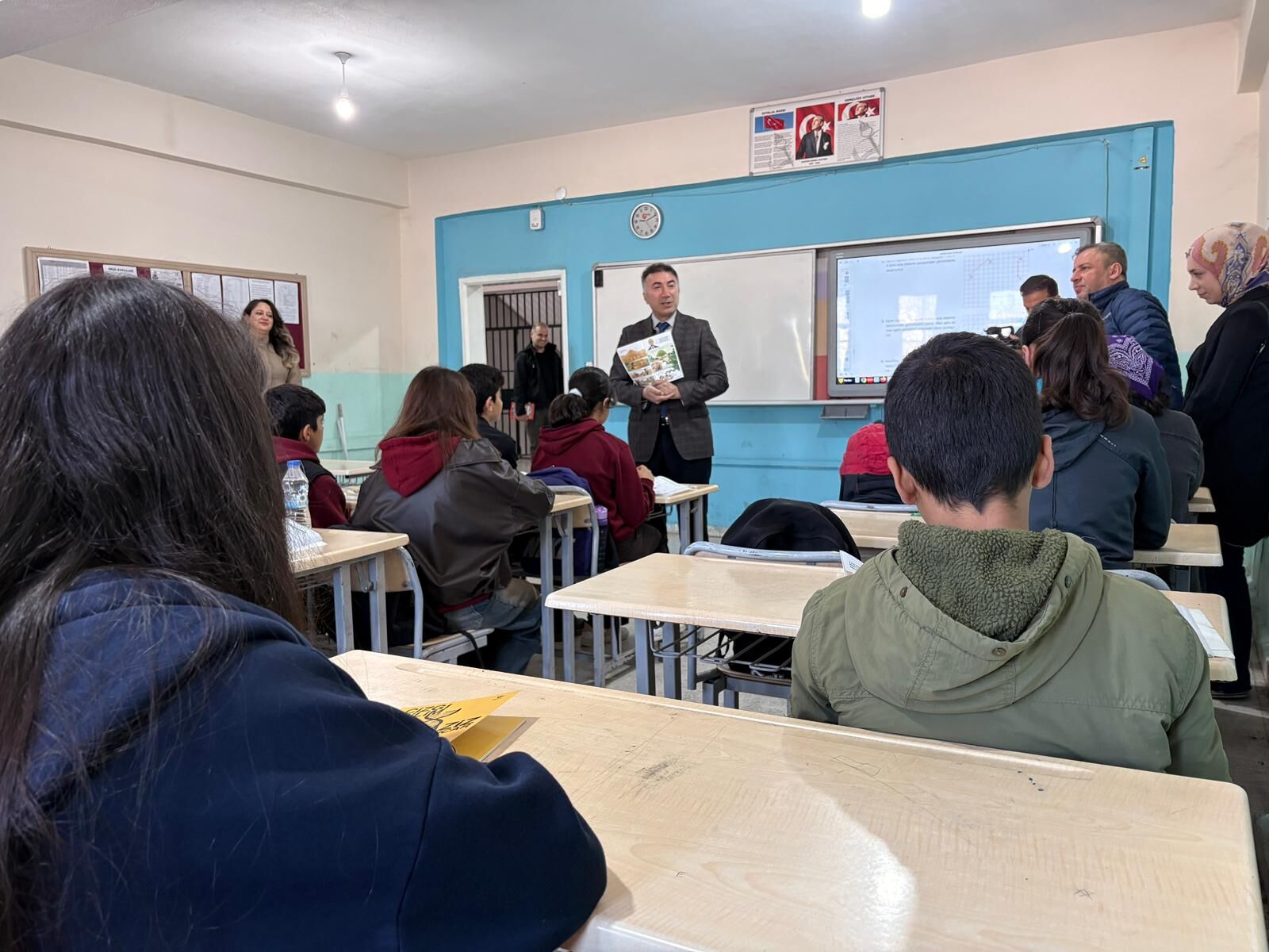 Köy Okulunda Öğrencilere Aziz Sancar İlhamı, Kütüphaneye Anlamlı Hediye (2)