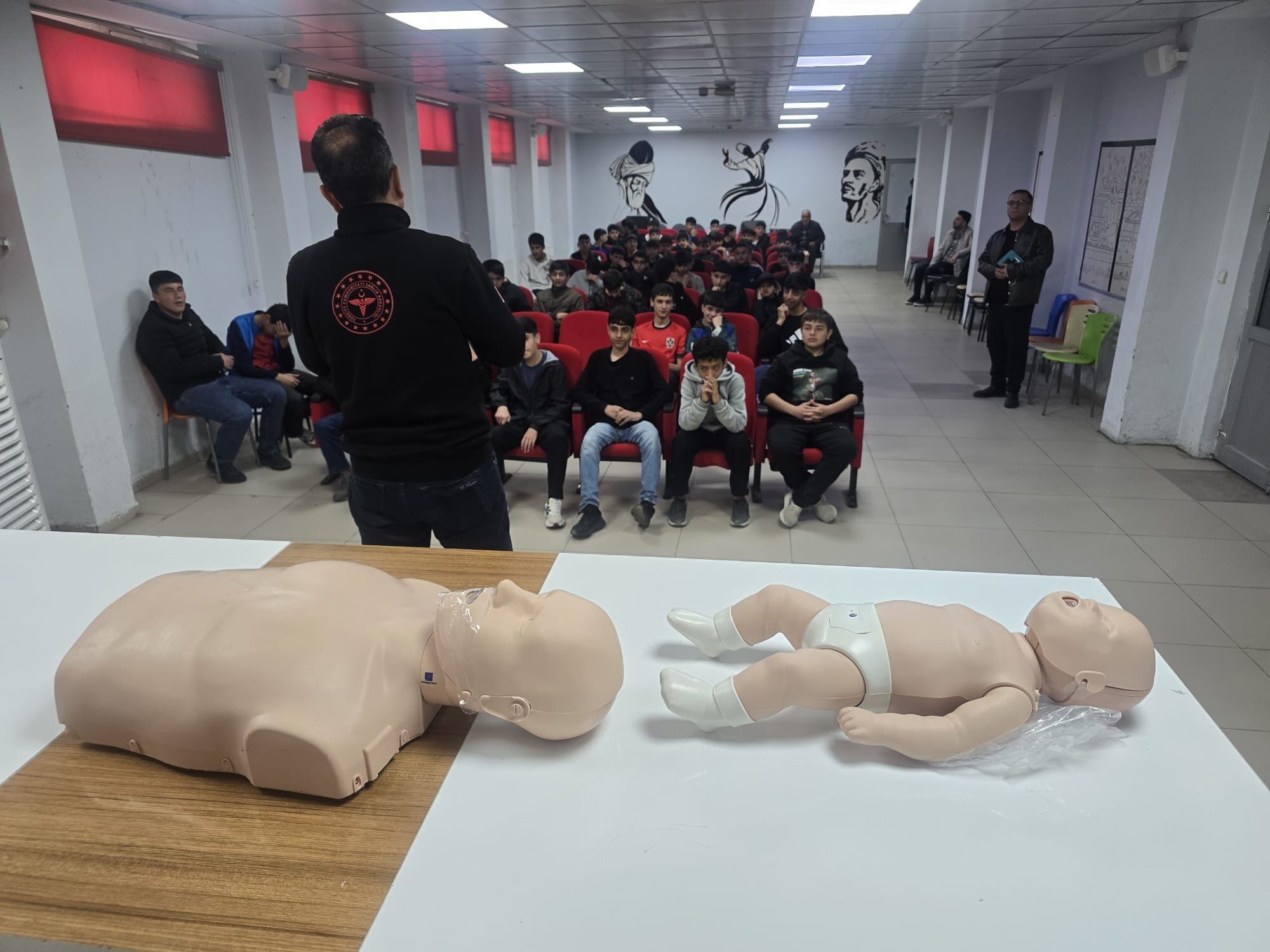 Öğrenciler İlk Yardımın İnceliklerini Uygulamalı Öğrendi (1)1