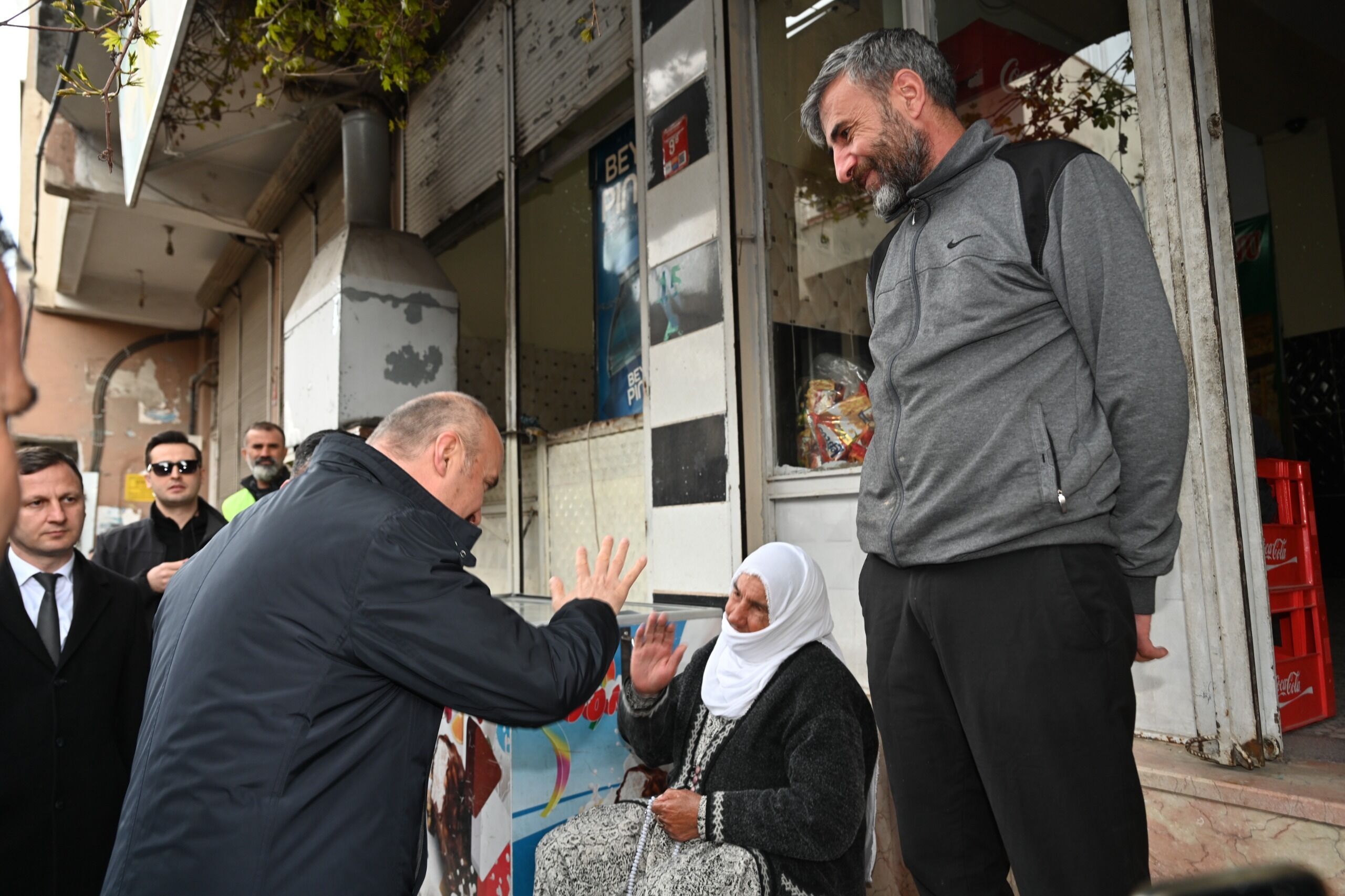 Vali Canalp Sahaya İndi Sorunları Yerinde Dinleyip Anında Talimat Verdi (1)
