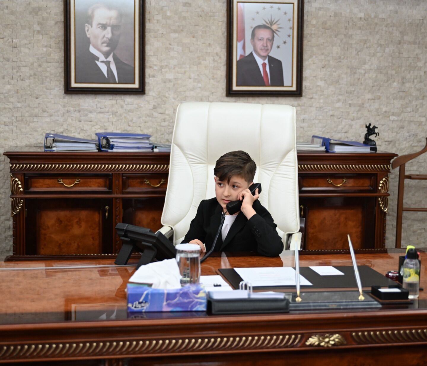 Valilik Koltuğunda Minik Başkan 23 Nisan’da Yönetim Çocuklara Devredildi! (2)