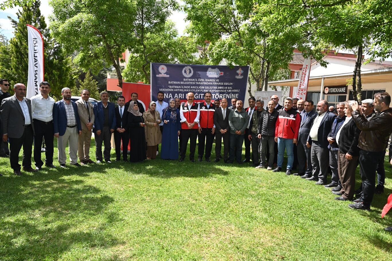 Batman’da Arıcılığa Güçlü Destek 5 Bin 700 Ana Arı Üreticilere Dağıtıldı (1)