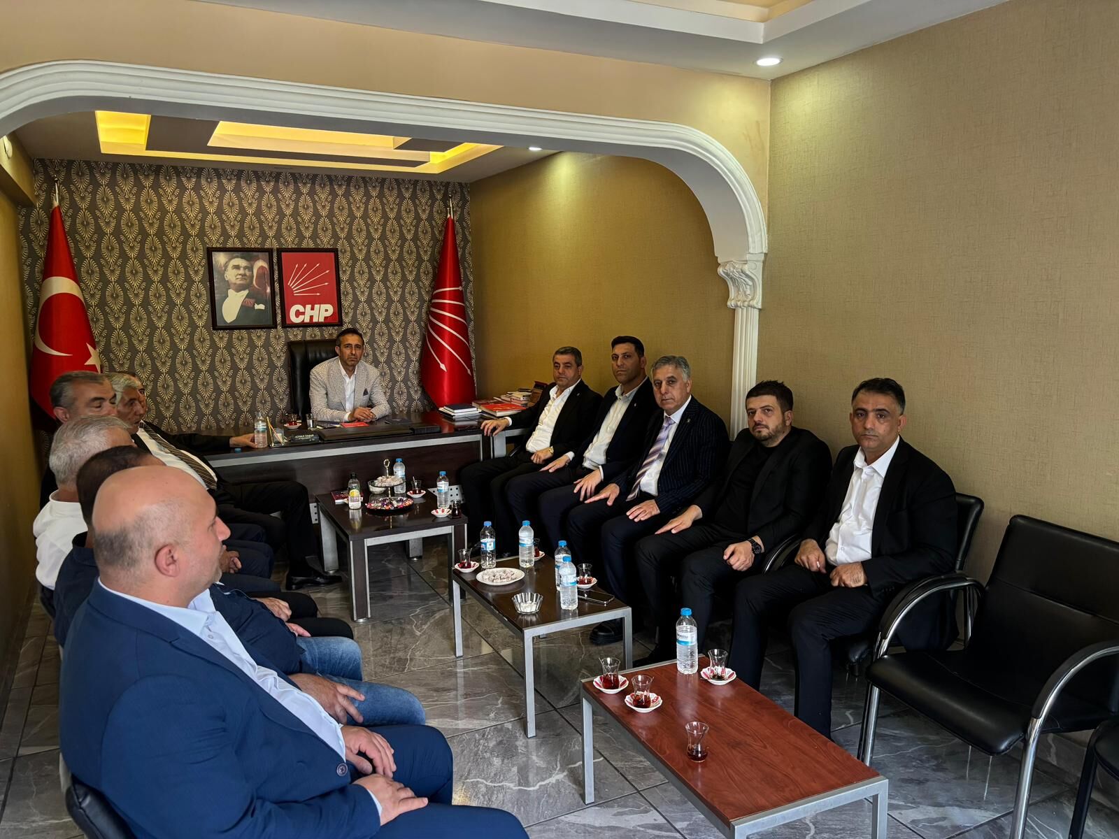 Batman’da Bayramda Siyasi Birlik Mesajı Partilerden Karşılıklı Ziyaret (1)
