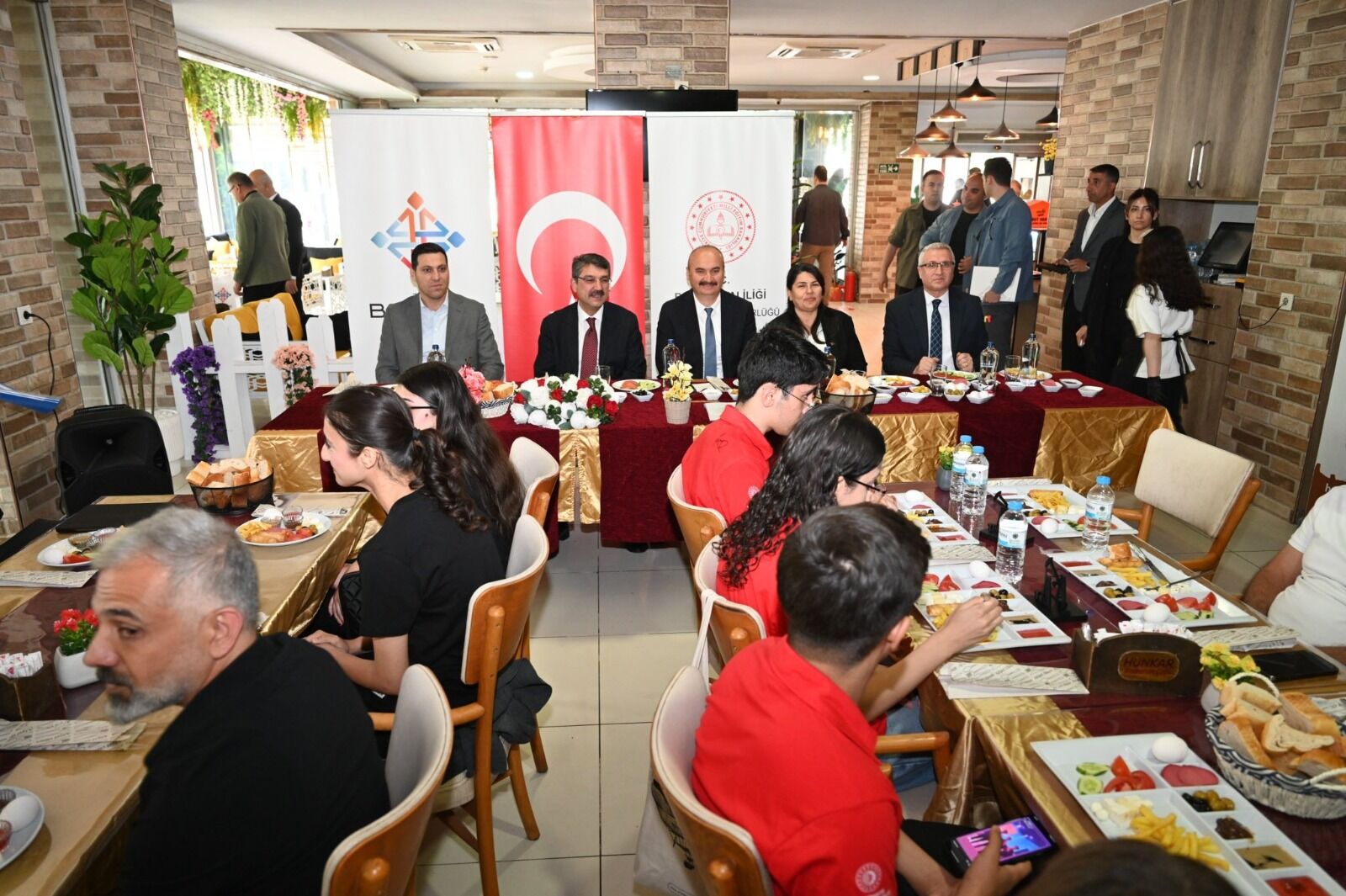 Batman’da Bilim Ve Teknoloji Gururu Başarılı Öğrenciler Ödüllerle Taçlandırıldı (1)