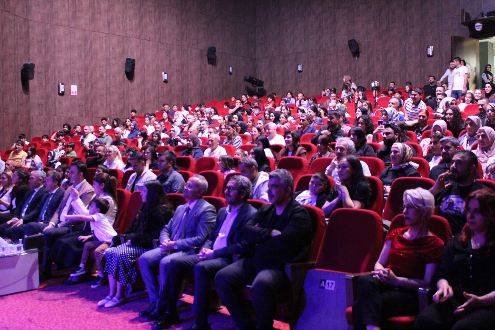 Batman’da Çok Dilli Ezgilerle Duygu Dolu Gece (1)