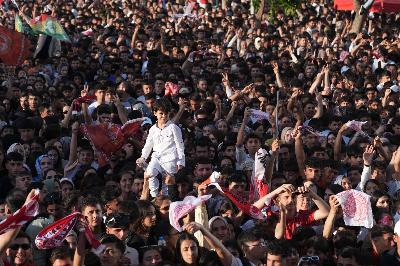 Batman’da On Binler Meydanlara Aktı, Kent Tarihi Bir Coşku Yaşadı (1)