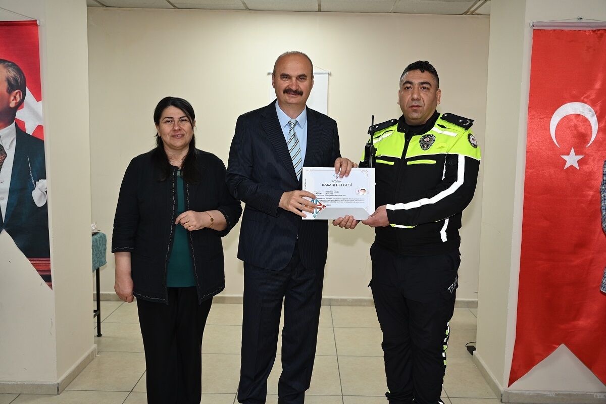 Batman’da Trafik Güvenliğine Başarı Ödülü Özverili Polislere Validen Takdir (1)1