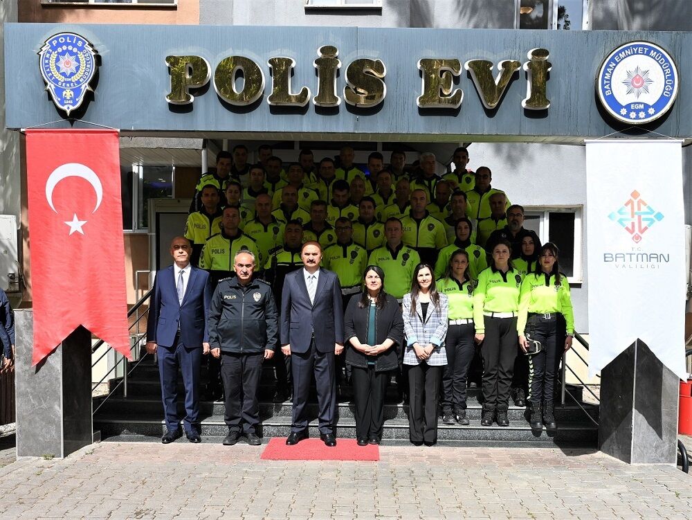 Batman’da Trafik Güvenliğine Başarı Ödülü Özverili Polislere Validen Takdir (3)1