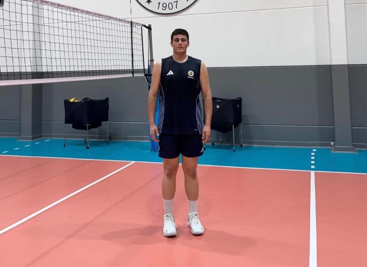 Batmanlı Voleybolcu Umut Akyüz Fenerbahçe’ye Transfer Oldu! (2)