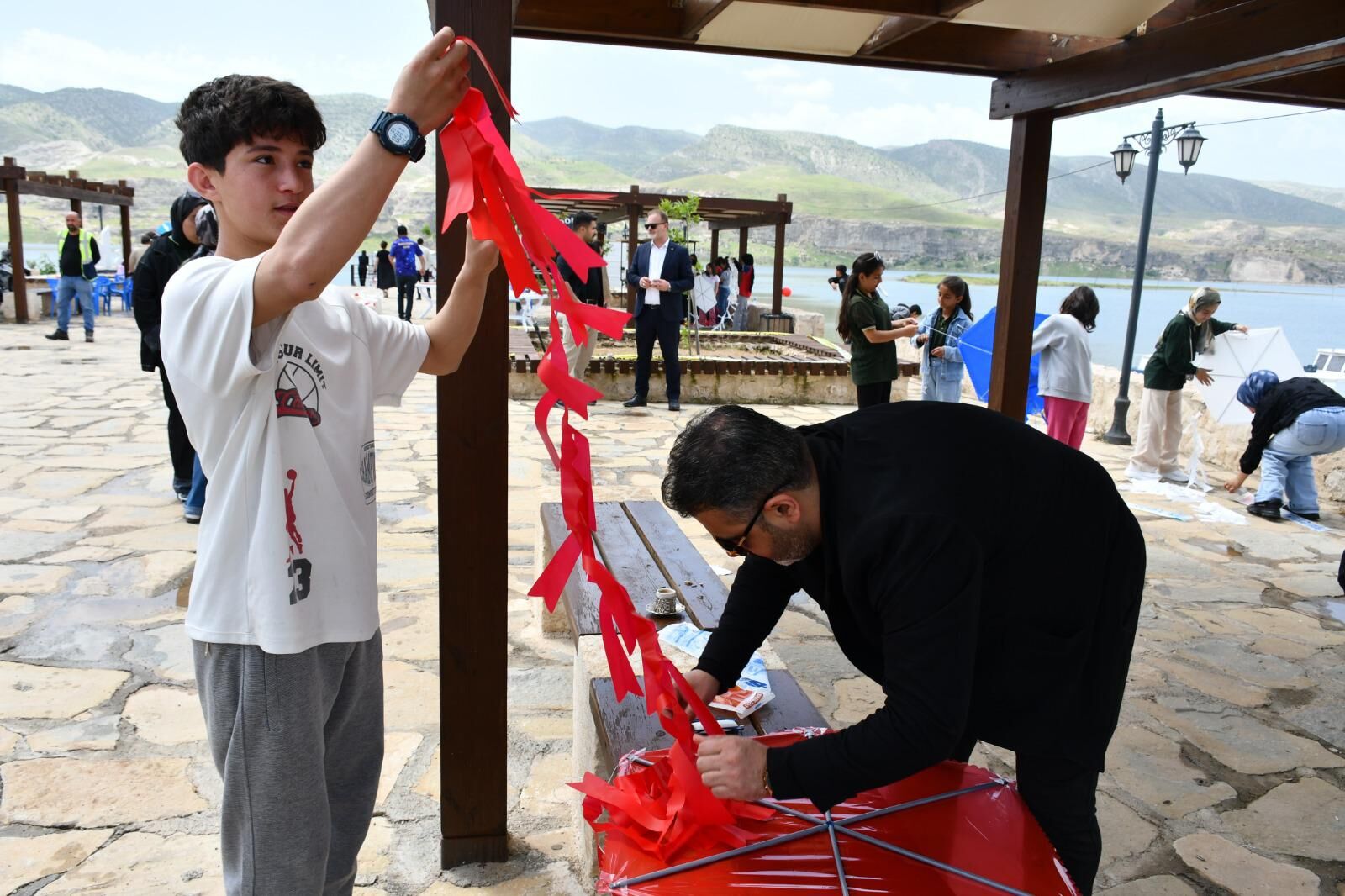 Hasankeyf’te Gökyüzü Şenliği Gençler Uçurtmalarla Hayallerine Kanat Açtı (2)