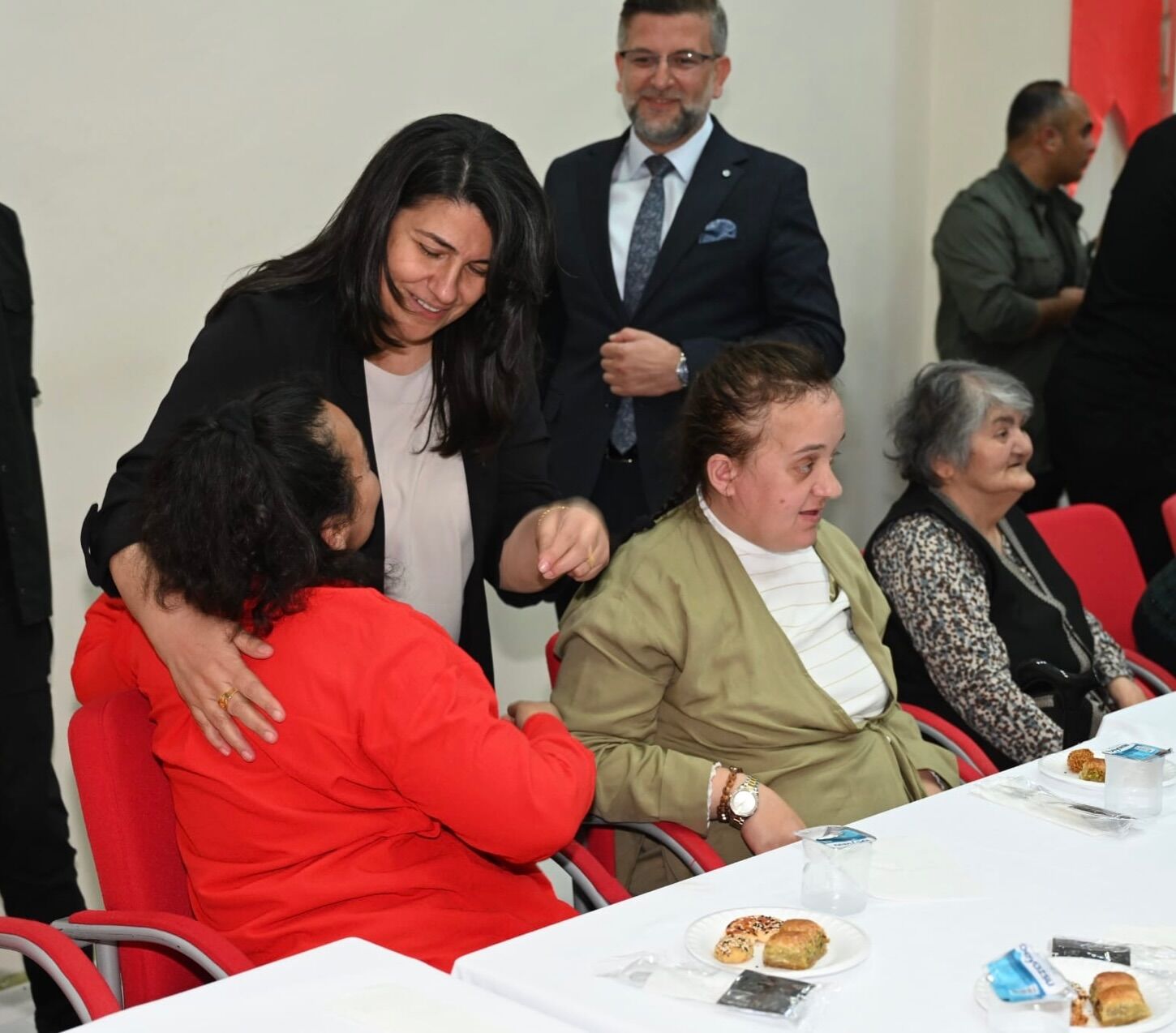 Protokol Yaşlılarla Bayramlaştı