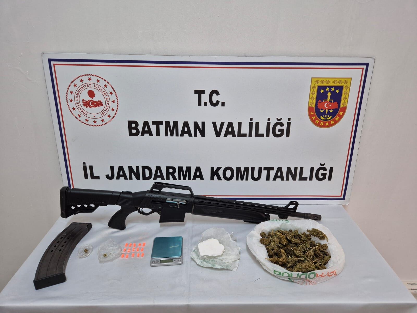 Batman’da 3 Adrese Eş Zamanlı Operasyon! (1)