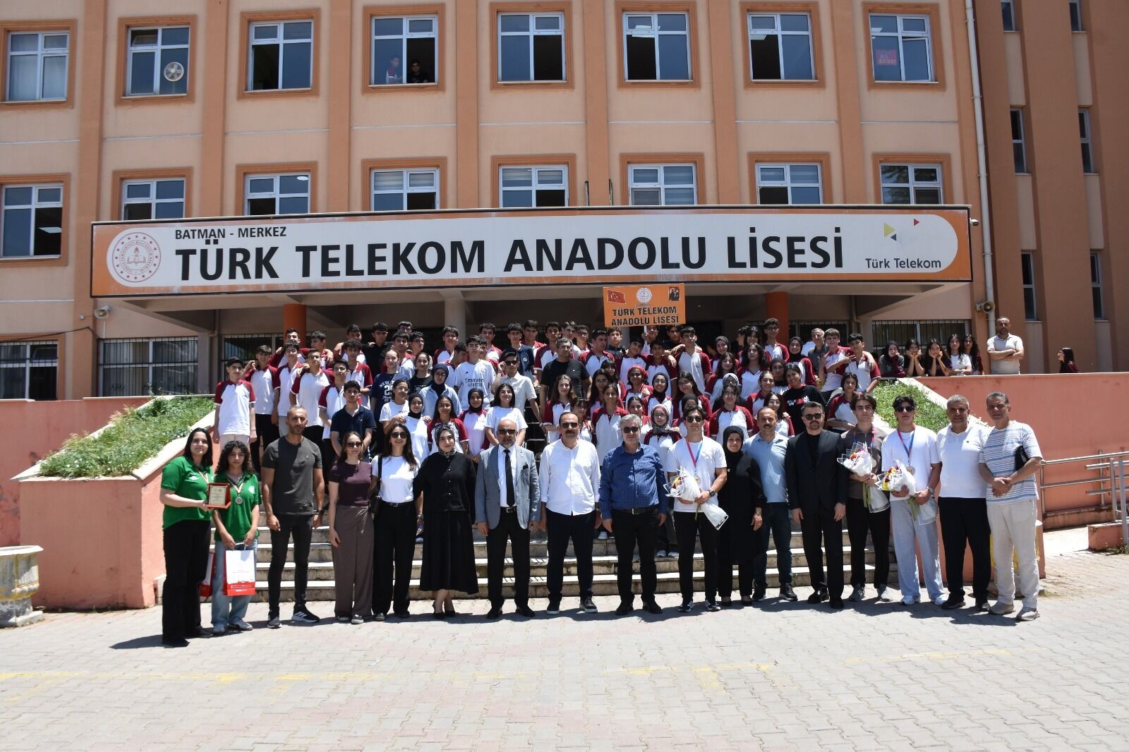 Batmanlı Gençlerden Dünyaya Damga! Abd'de Çifte Ödülle Tarih Yazdılar (2)