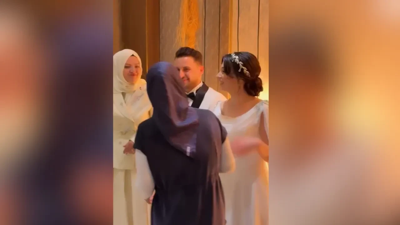 Kadir Ezildinin Esi Gamze Turkmen Eltisini Cekemedi Nikahta Gergin Goruntuler Kerem E 3340057 202606062350 4