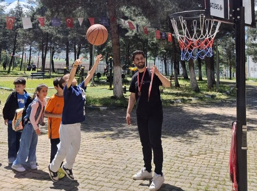 Minik Misafirlerden Gençlik Merkezlerine Neşe Dolu Çıkartma (2)