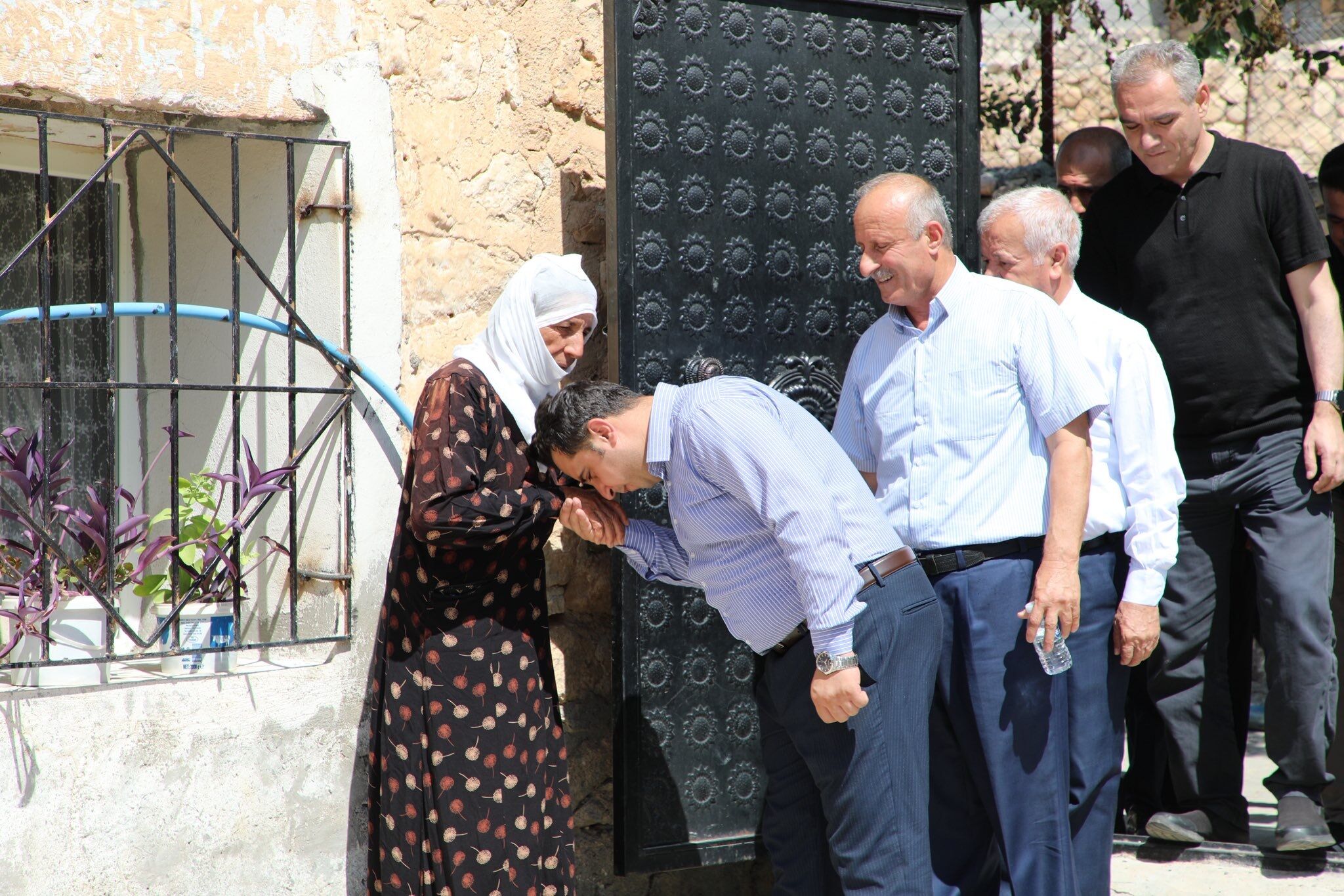 Hasankeyf'te Köy Çıkarması: Şehit Ailelerini Ziyaret Etti