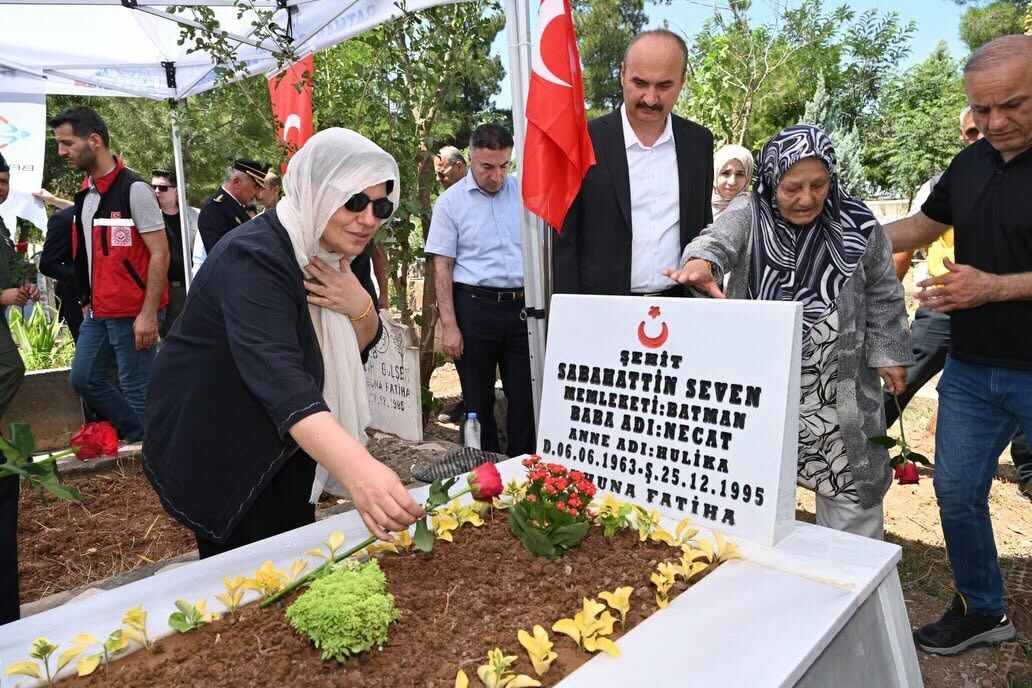 Şehit Öğretmen Sebahattin Seven Kabri Başında Anıldı! (1)1