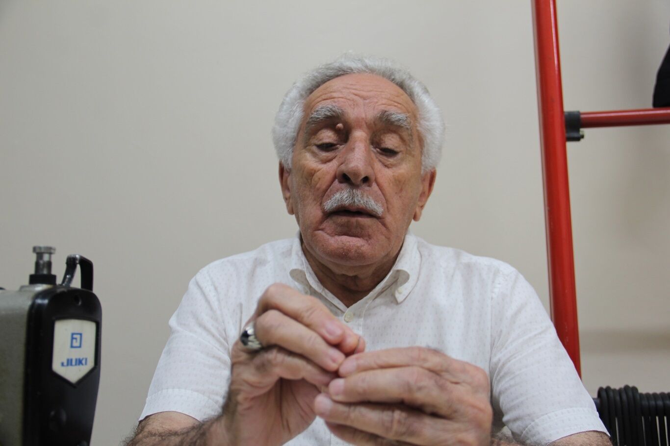 Batman’da 66 Yıldır Makas Elinde 79 Yaşındaki Terzi Zamana Meydan Okuyor (1)11