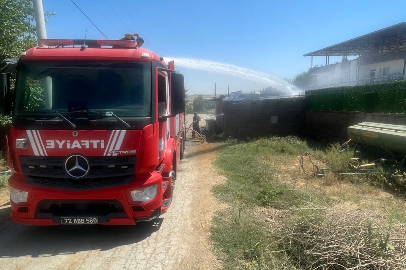 Batman’da Ahır Yangını Paniği! Alevler Güçlükle Kontrol Altına Alındı