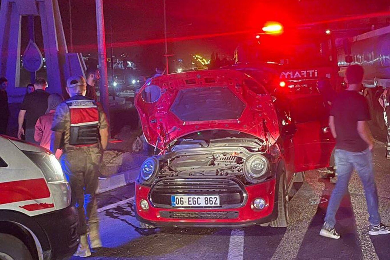 Batman’da Feci Çarpışma: Tanker ile Otomobil Çarpıştı, 3 Yaralı