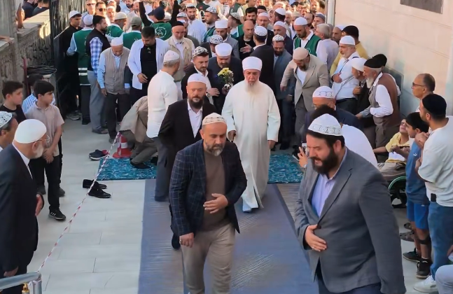 Batman’da izdiham yapan ziyaret: Menzil liderine sevgi seli!