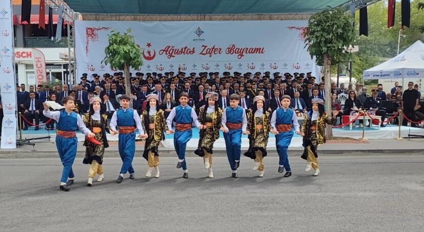 Batman’da Zafer Coşkusu: 104 Yıllık Gurur Törenlerle Yaşatıldı