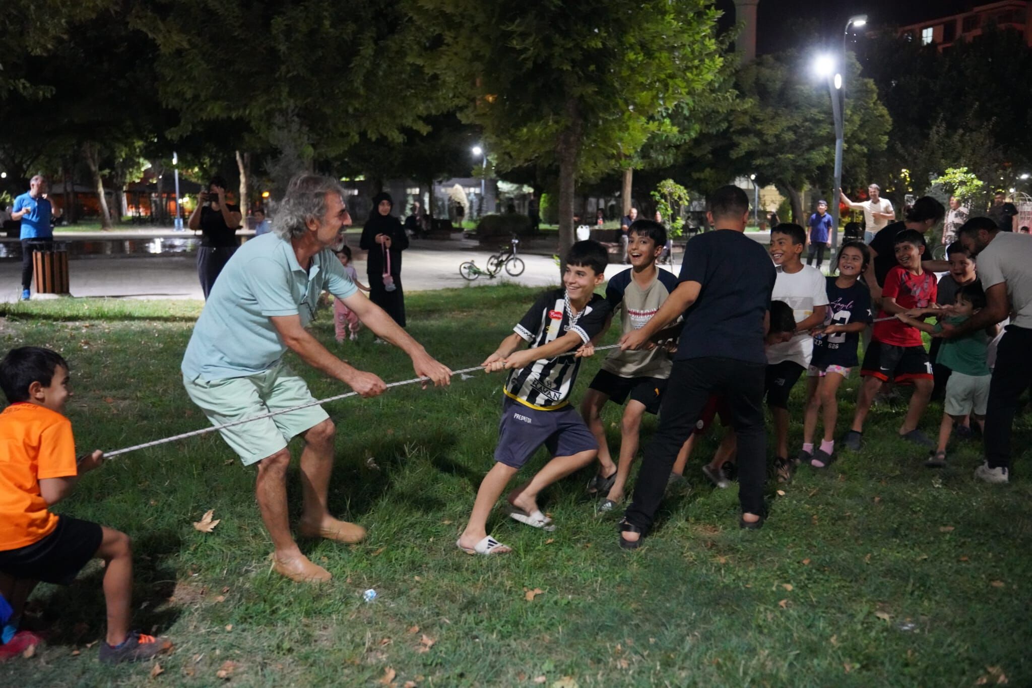 ÇOCUKLAR MUTLULUKTA NİRVANA YAŞADI