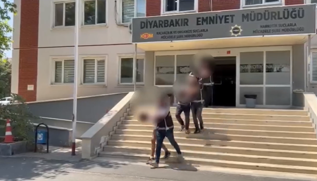 Diyarbakır’da El Bombasıyla Yakalanan 4 Şüpheli Tutuklandı