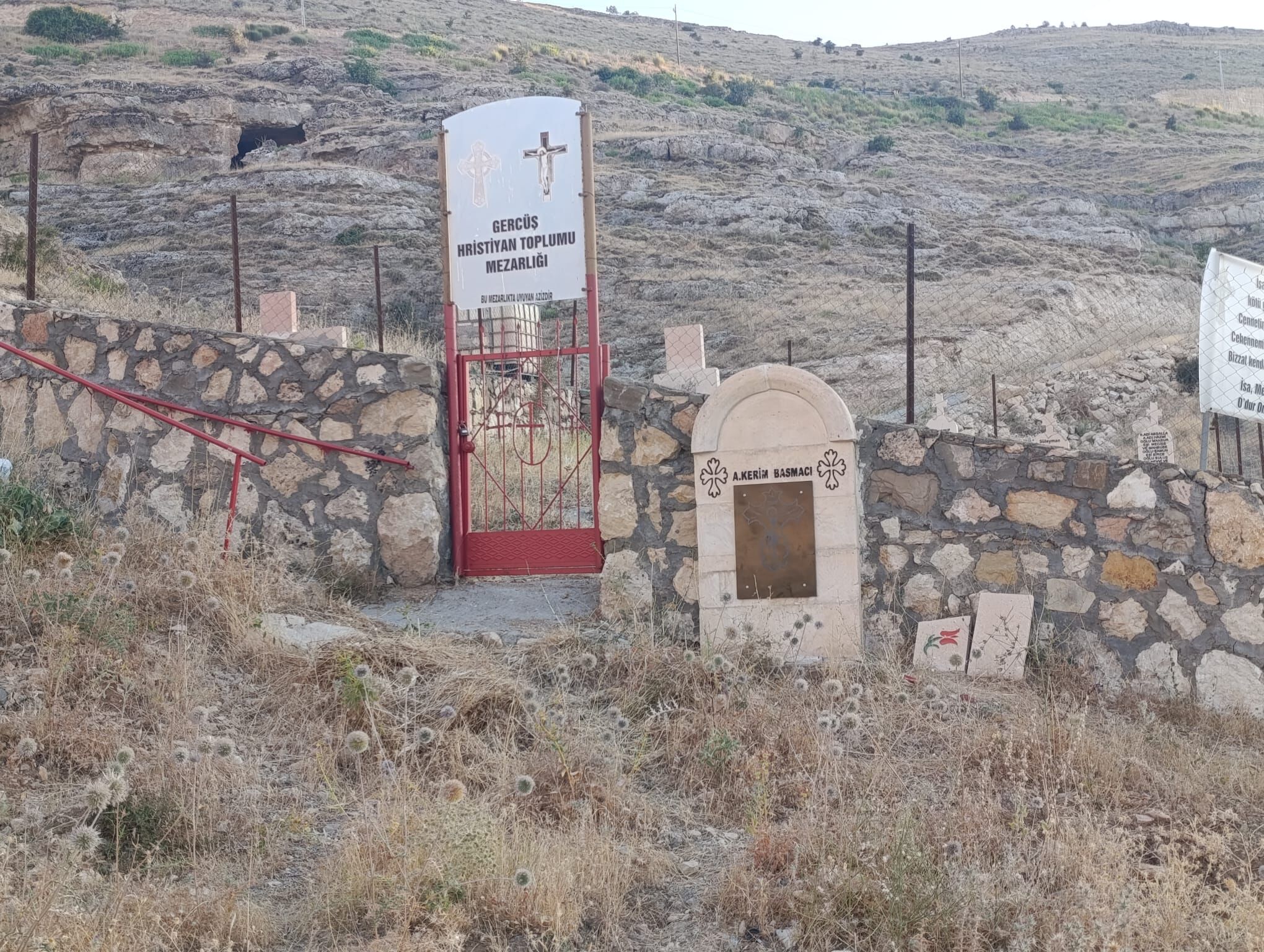 Gercüş’te Tarihe Işık Tutan Hıristiyan Mezarlığı (1)