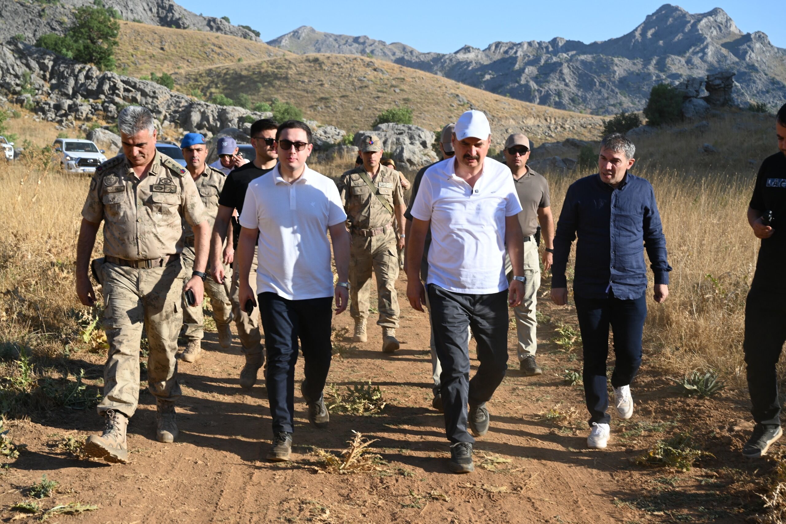 Helkıs Dağı'nda Şifa Hasadı! Sason Sütleğen Balında İlk Büyük Hasat Coşkusu (2)