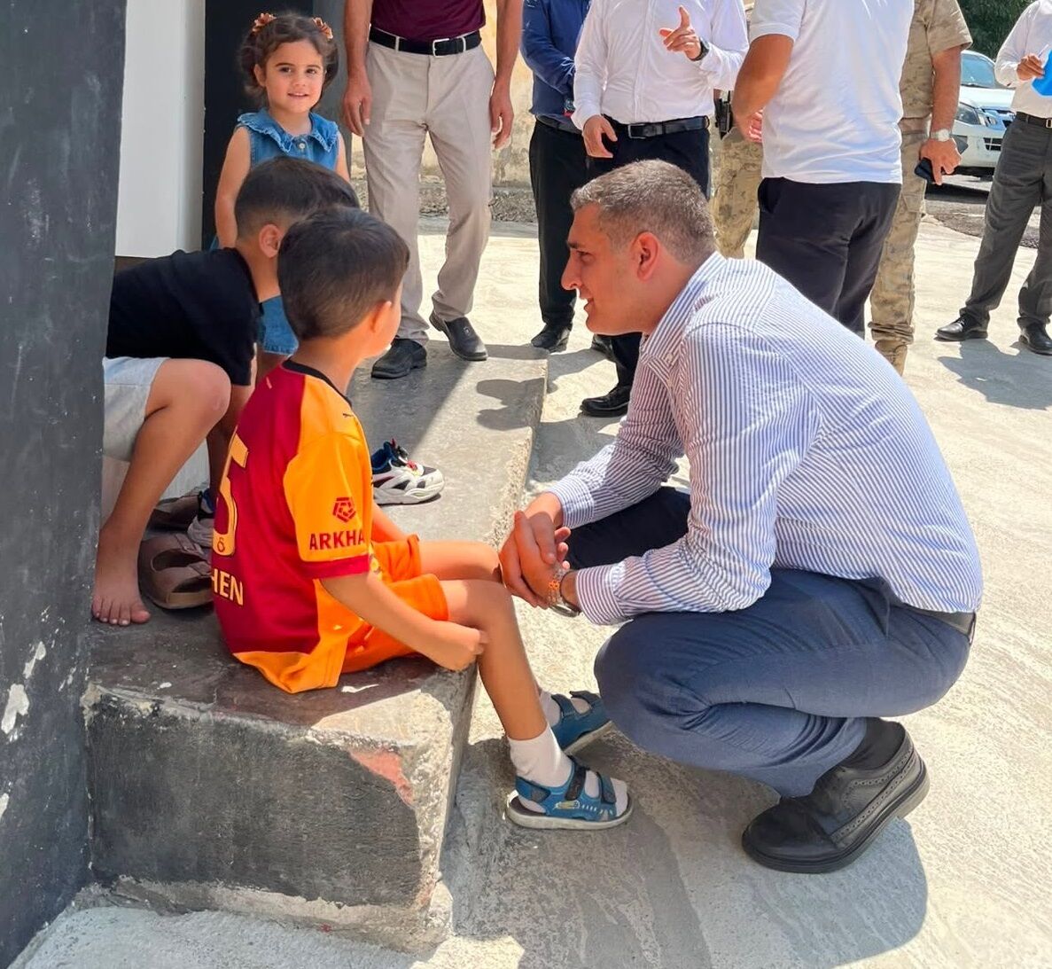 Kozluk’ta Kaymakam Böçkün’den Kapı Kapı Ziyaret