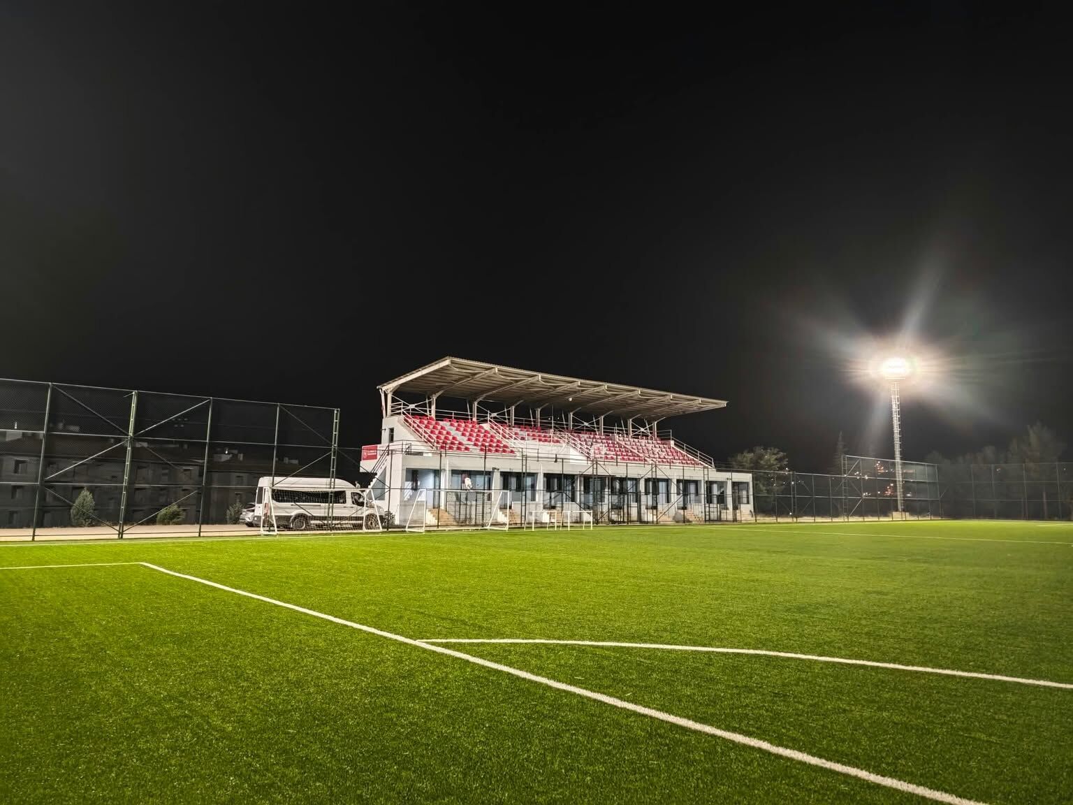 Sason İlçe Stadı Akşamları Işıl Işıl