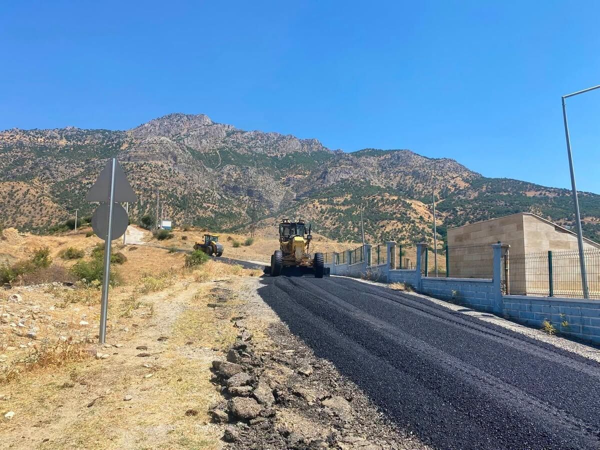 Sason'da Köy Yollarına Asfalt Mesaisi