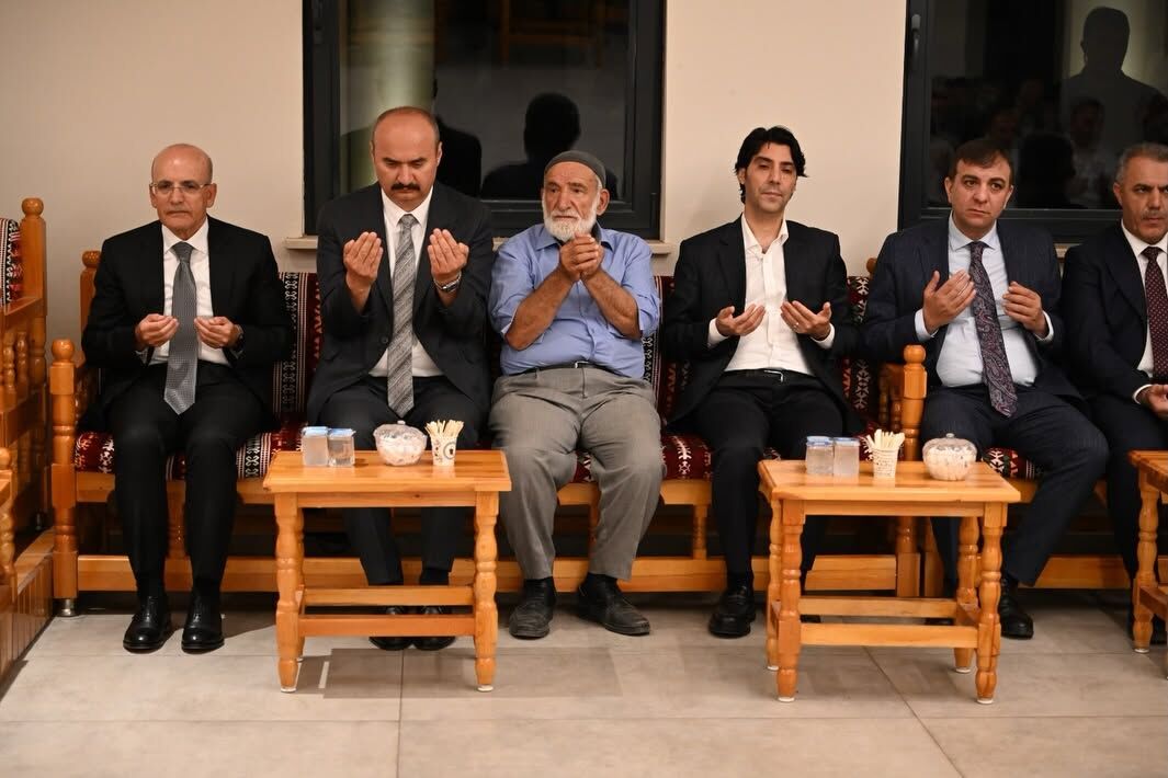 Bakan Şimşek’ten Yangında Hayatını Kaybedenlerin Ailelerine Taziye Ziyareti (2)