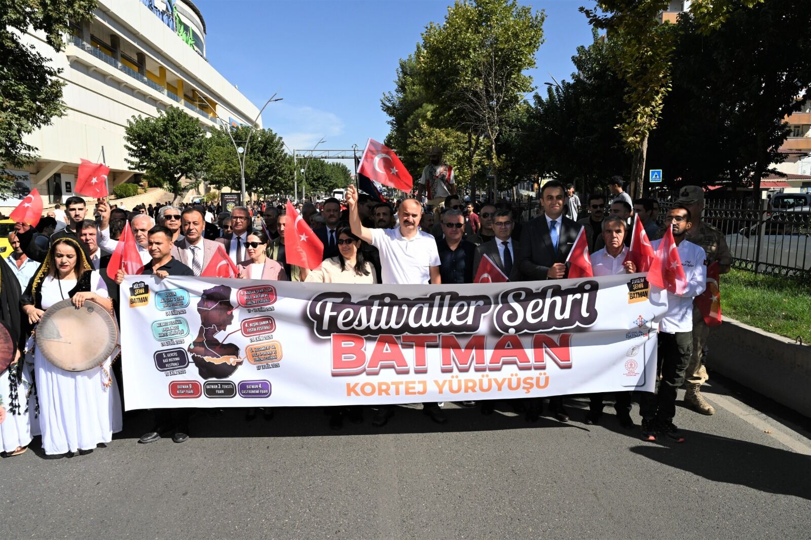 Festival Coşkusu Kortej Yürüyüşü Ile Başladı (1)