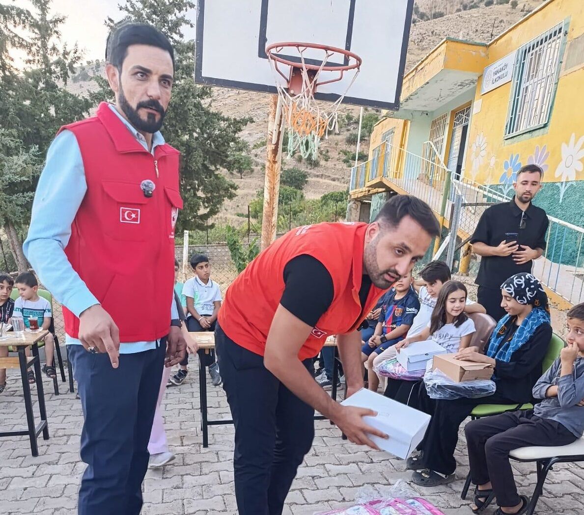 Gercüş’te 40 Öğrencinin Yüzünü Güldüren Destek! (2)